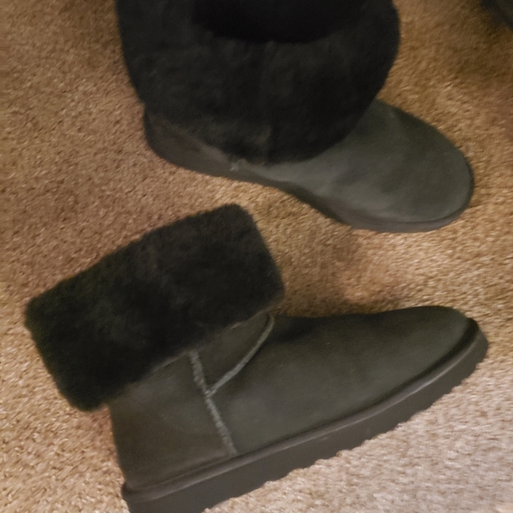 black uggs size 10